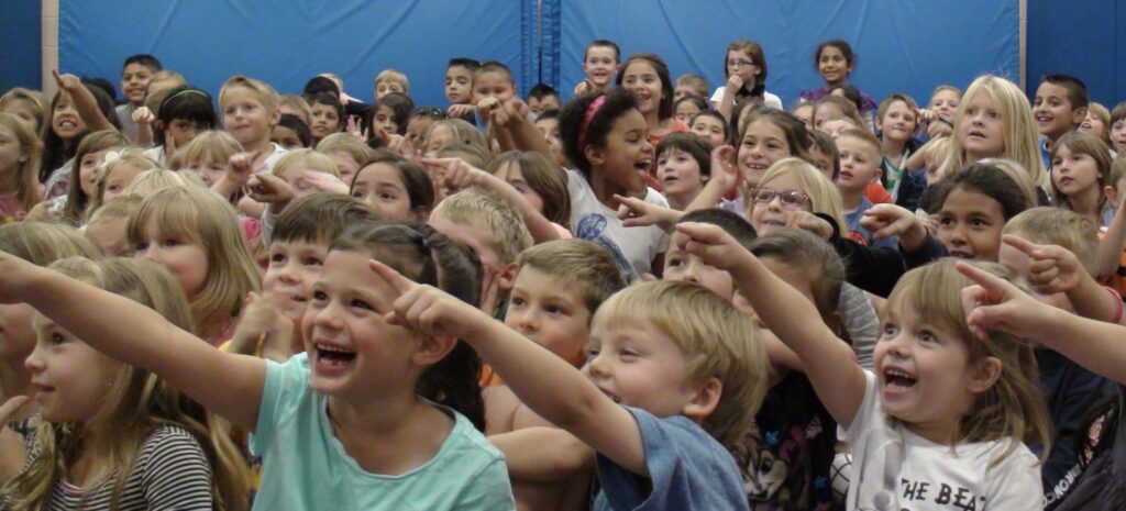 kids pointing and laughing